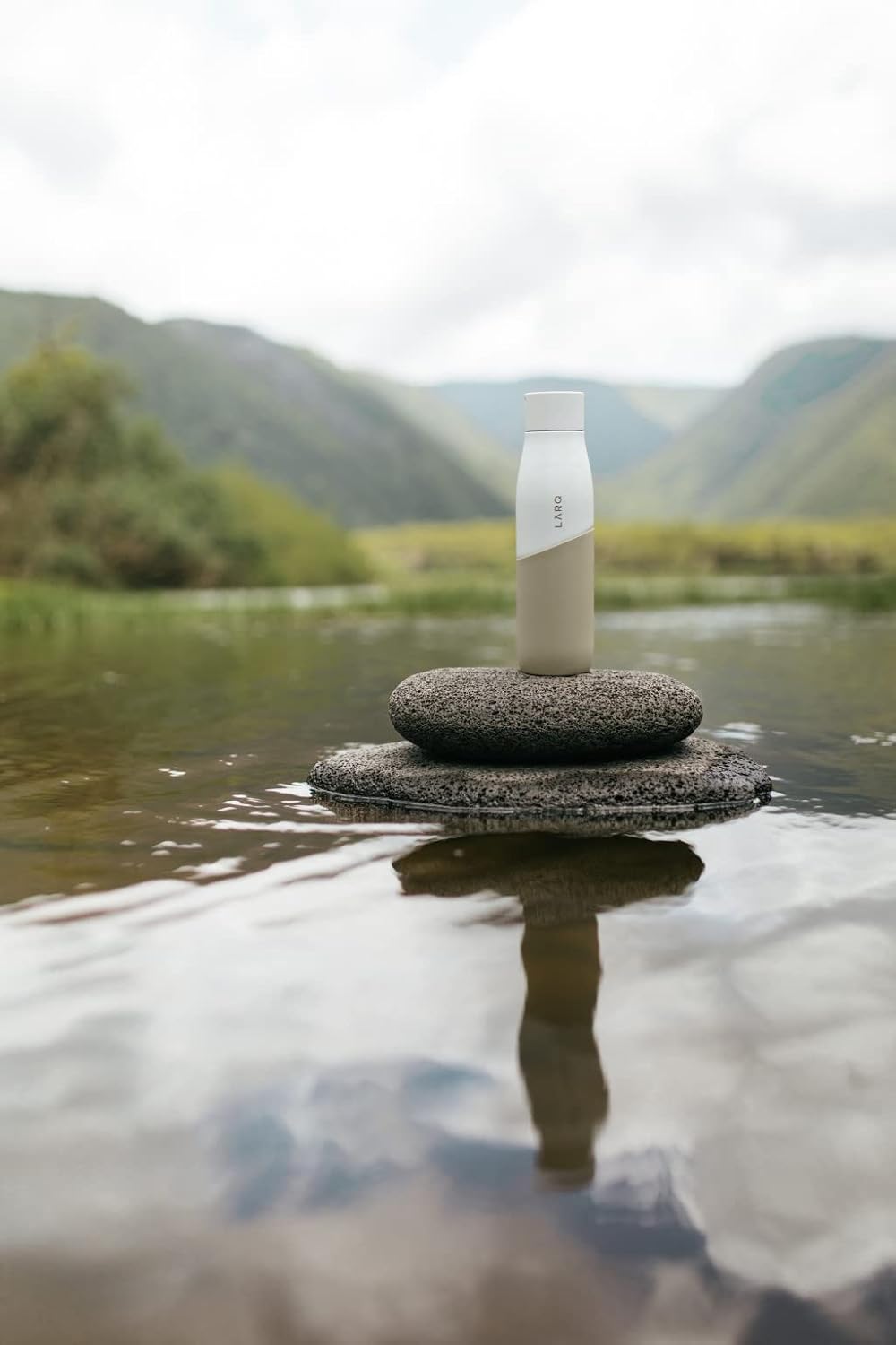 LARQ Bottle Movement PureVis 32 oz - Lightweight Self-Cleaning and Non-Insulated Stainless Steel Water Bottle with UV Water Purifier, 1-Year Warranty, White/Dune